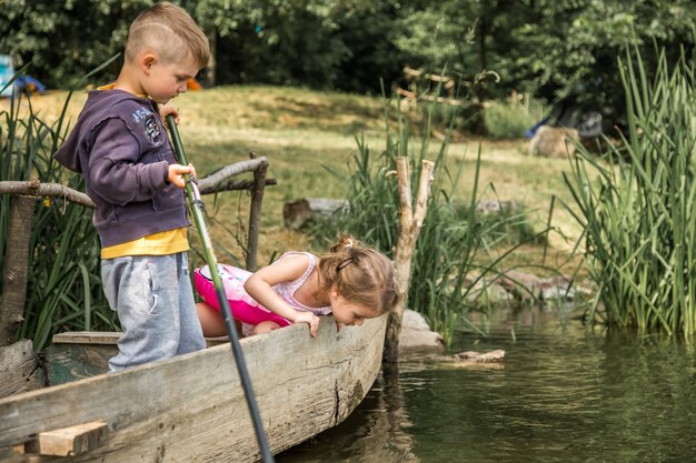 Jak zaplanować idealny weekendowy wypad nad wodą z atrakcjami dla całej rodziny